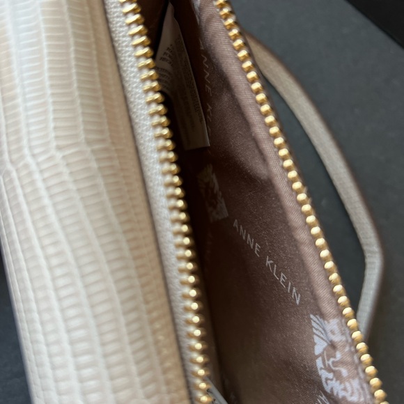 NWT ANNE KLEIN CROSSBODY WALLET ON A CHAIN PHONE SHOULDER BAG - Picture 6 of 8